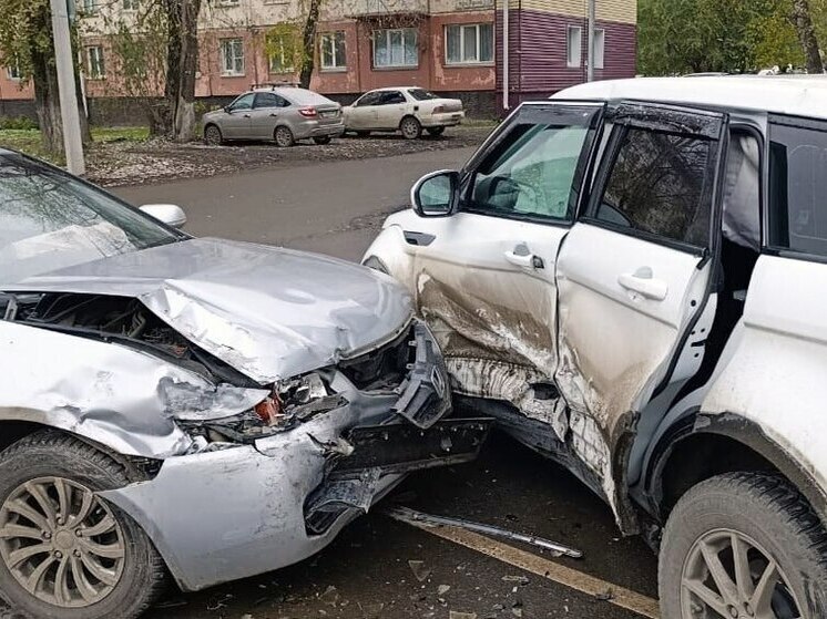 В Горно-Алтайске ребенок попал в больницу с травмой живота после ДТП с иномарками