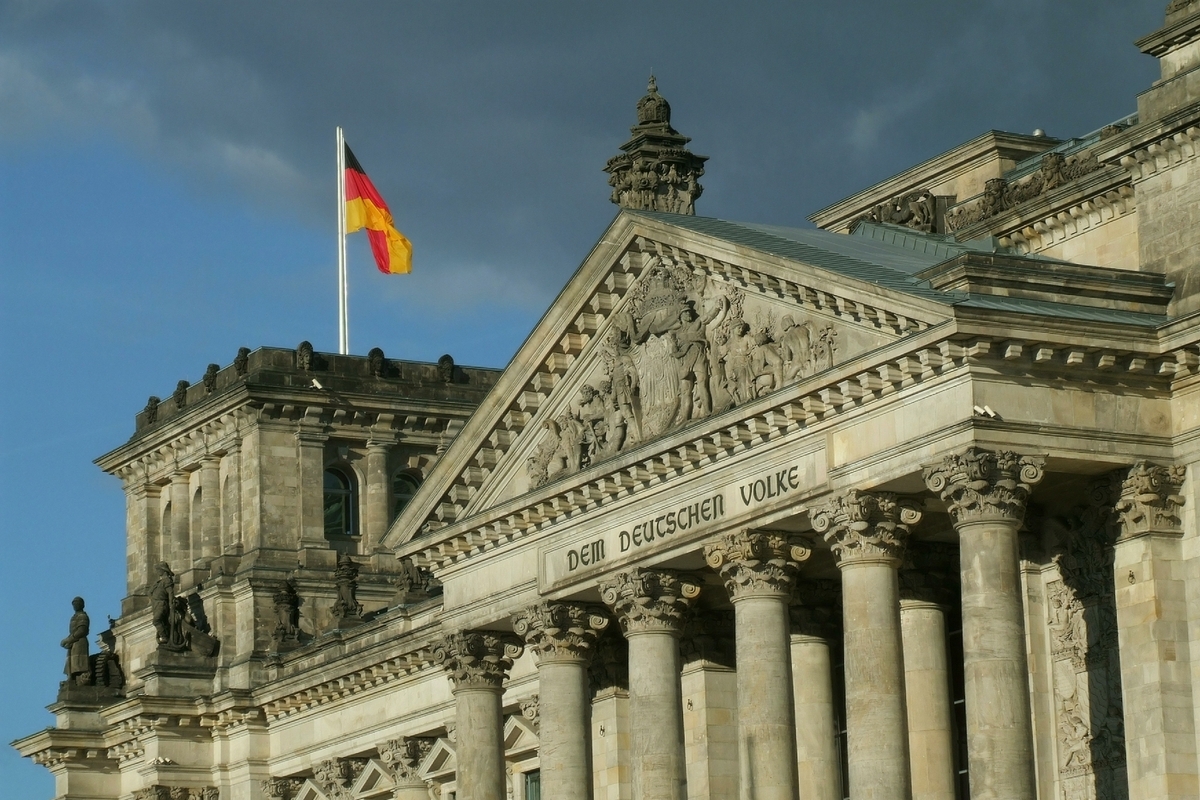 В европейской стране накалились страсти при обсуждении возвращения воинского призыва