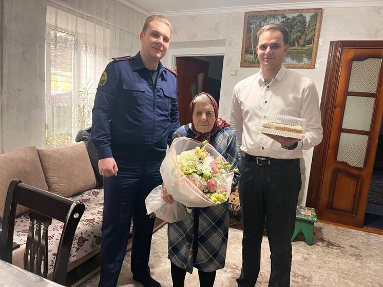 Сотрудники СКР на Ставрополье поздравили с 102-летием ветерана Великой Отечественной войны