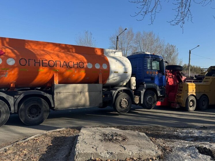 В Новосибирске остановили водителя грузовика с неисправным рулевым управлением