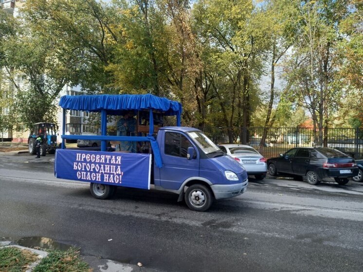 Крестный ход в Энгельсе протянулся от церкви до собора