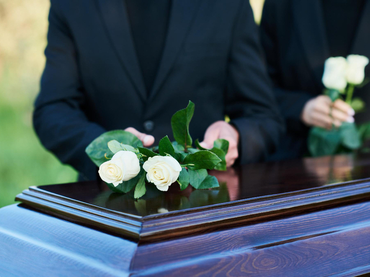 Врач Миговски предупредил: поцелуй покойника в лоб опасен для здоровья