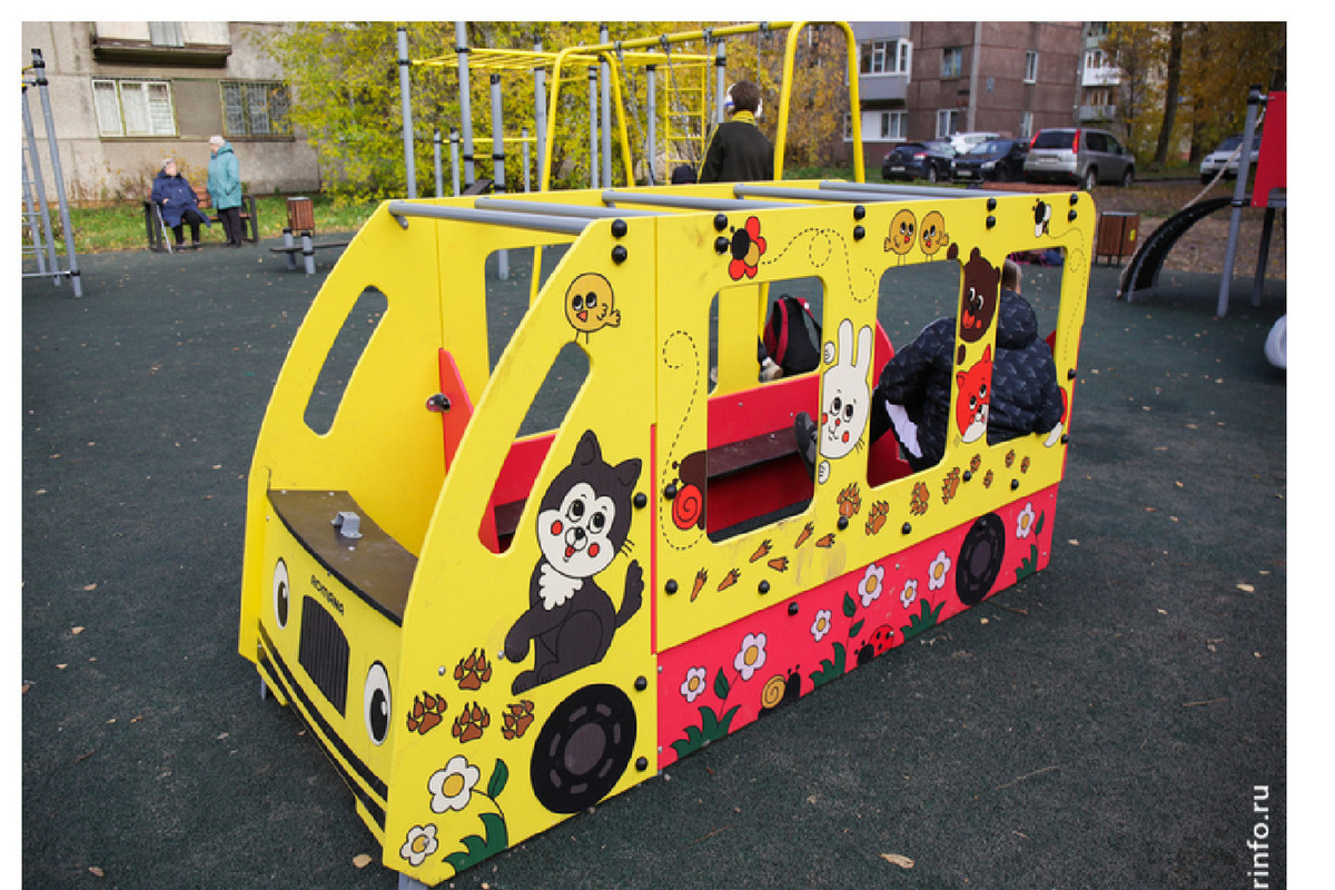 Čerepovec si rinnova: dieci nuove aree gioco per i bambini, un passo verso una città più vivibile e sana