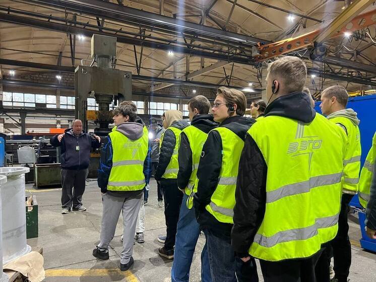 Студенты проходят стажировки на предприятиях Великих Лук в рамках проекта «Больше, чем работа»