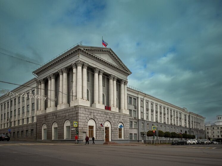В Курске мэр призвал выставлять в соцсети фото припаркованных на газонах машин