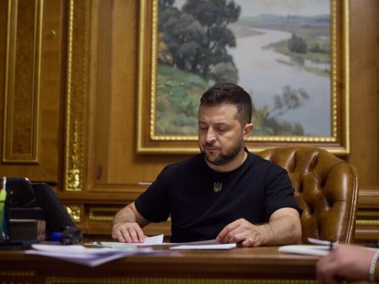 Президент Украины Владимир Зеленский настоял на лишении гражданства страны мэра Одессы Геннадия Труханова