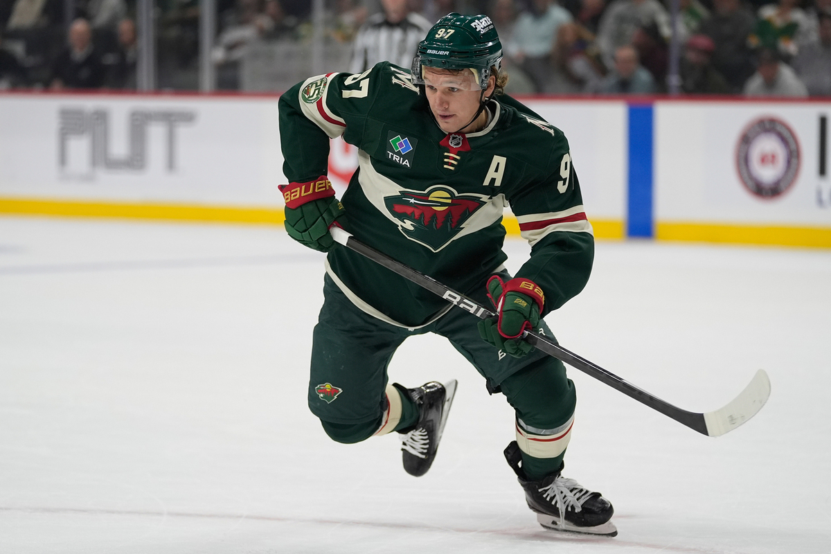 Илья Михеев дублем в победной игре с «Ютой» открыл лицевой счет в новом сезоне НХЛ.