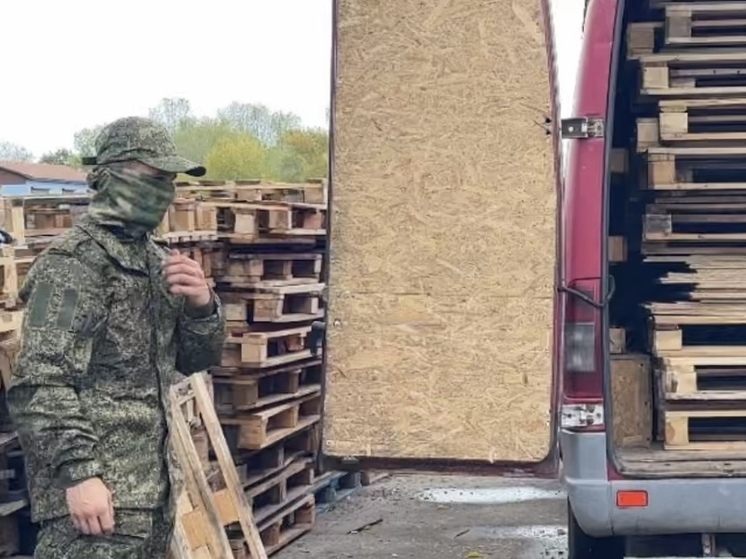 «Единая Россия» в Энергодаре поддержала военнослужащих строительными материалами