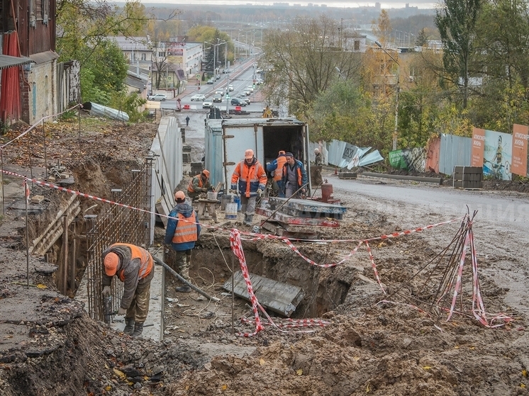 В Брянске на Горького завершается возведение подпорной стены