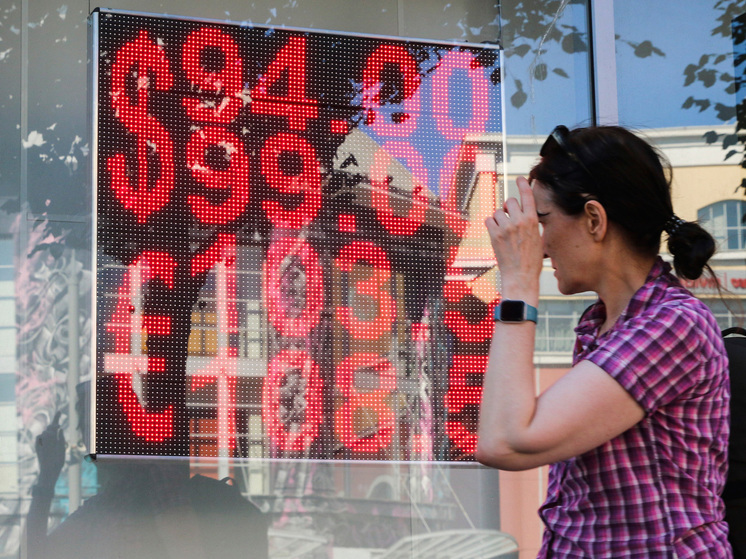 Курс рубля упал на 3,6%: как защитить сбережения