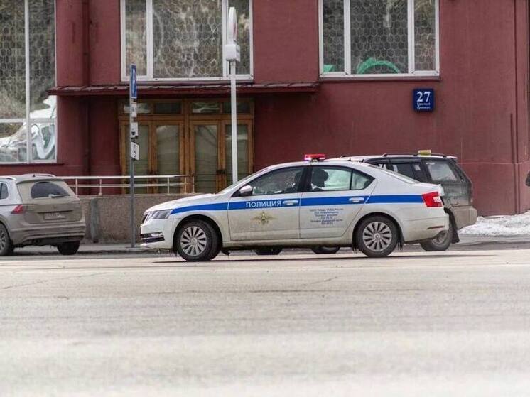 В Новосибирске школьница погибла после падения с высоты