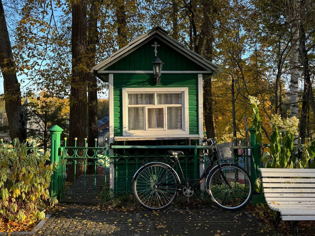 Осенняя дорога к монастырю