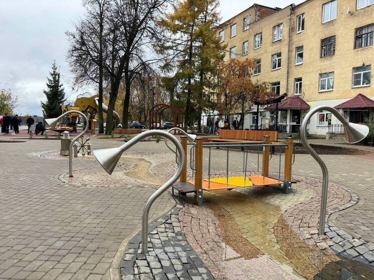 Губернатор Сергей Ситников оценил благоустройство сквера у костромского Театра кукол