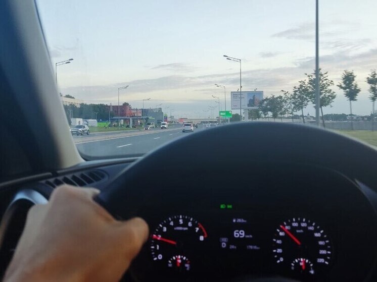 Движение ночью 16 октября ограничат на трассе М-11 «Нева» из-за ремонтных работ