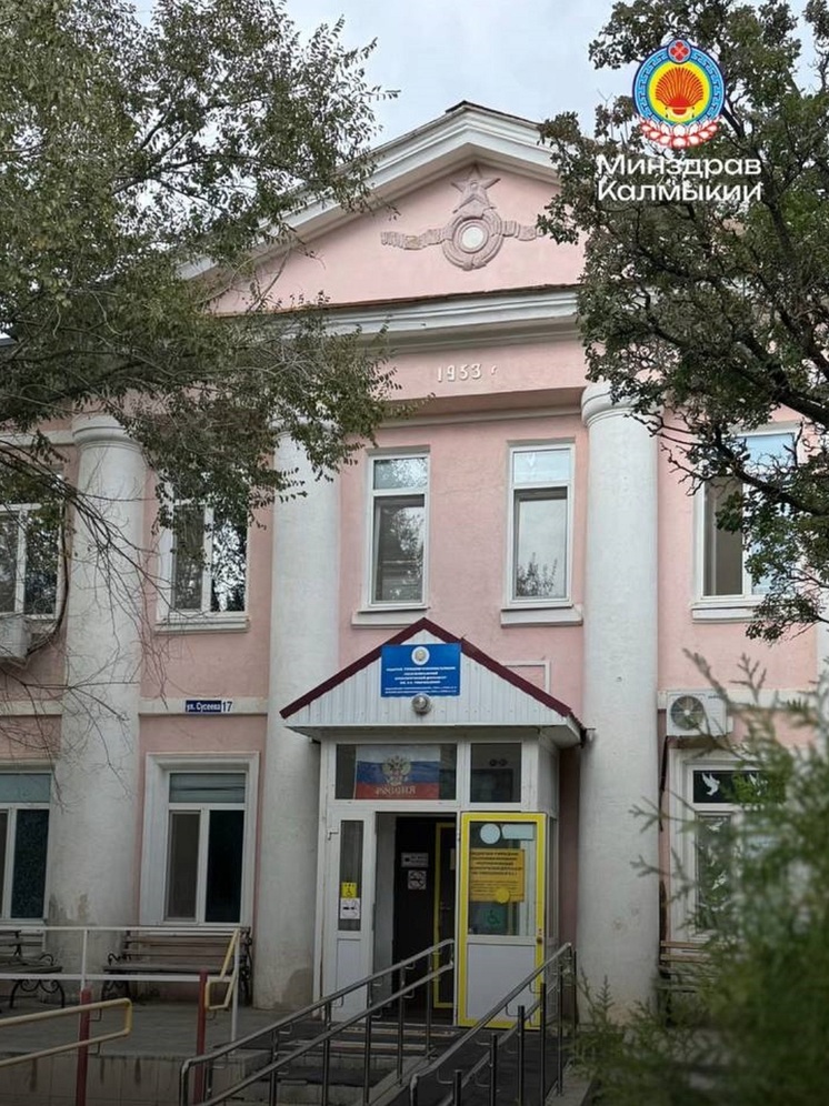 Онкологи Калмыкии объявили акцию «Розовая лента»