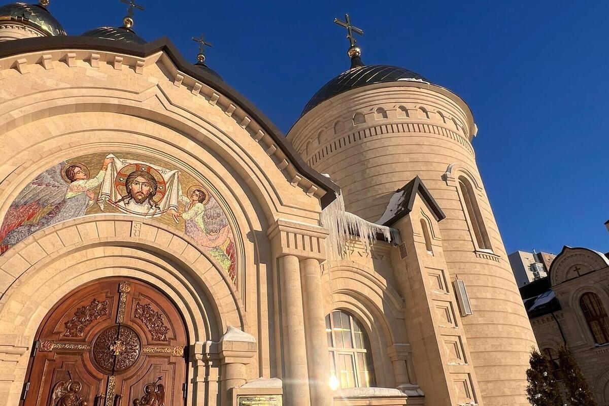 Patriarca Kirill Onora il Governatore di Stavropol con l'Ordine del Principe Vladimir di III Grado per il Suo Impegno nella Società Civile