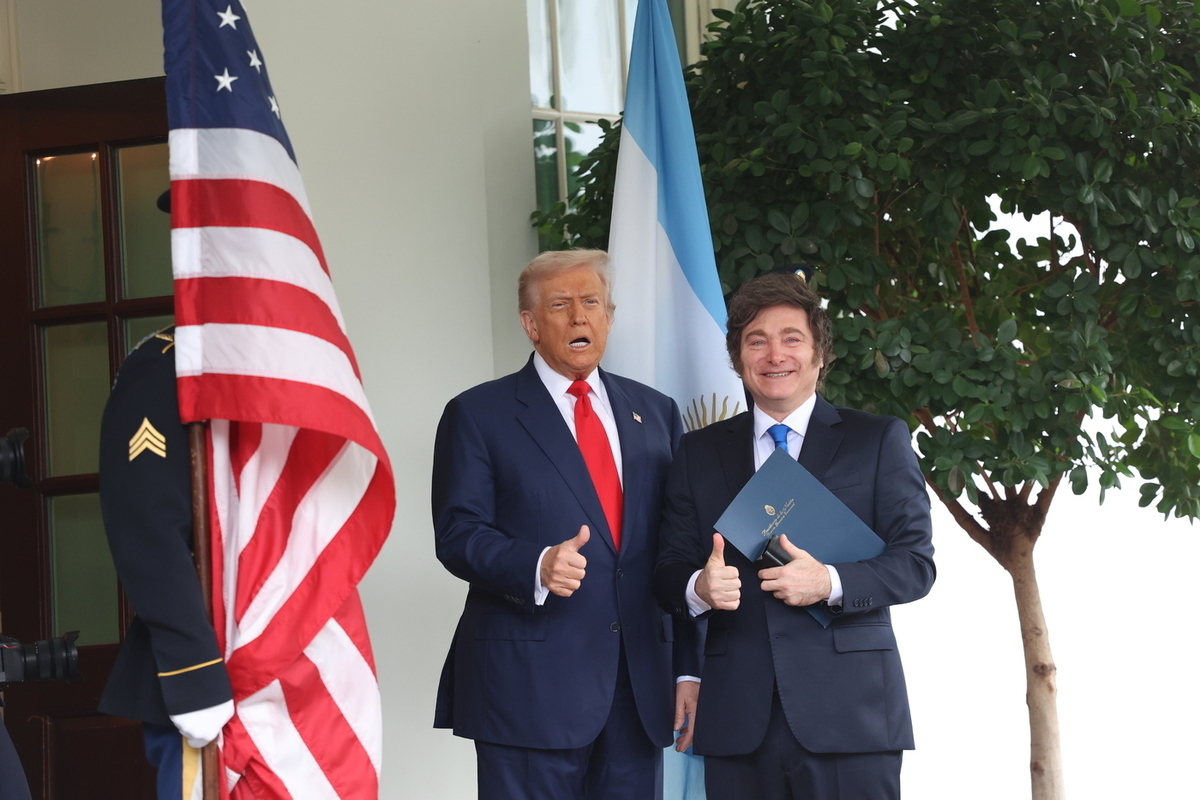 Аргентинские акции обрушились после резкого заявления Трампа Милею