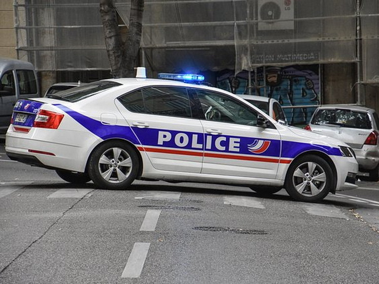 Во Франции женщина три месяца жила с мертвым соседом без головы