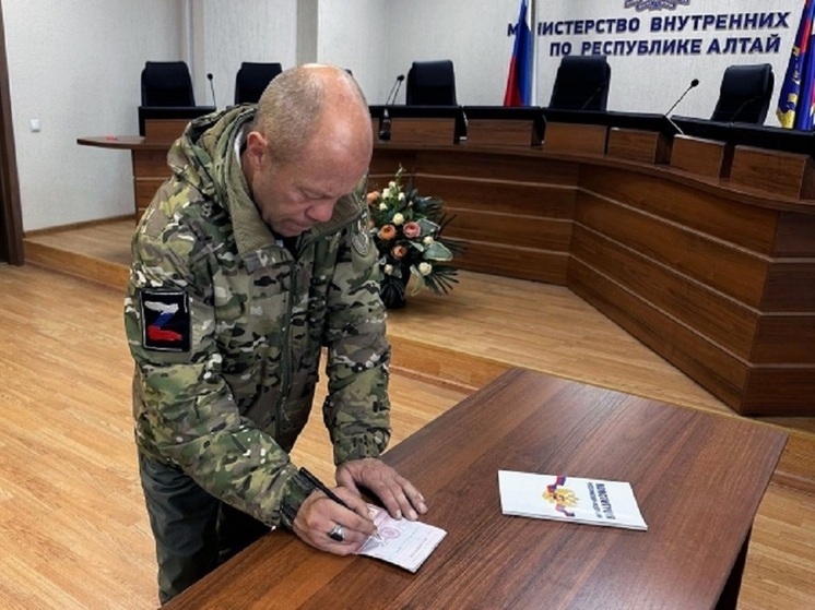 На Алтае азербайджанец получил российское гражданство, заключив военный контракт