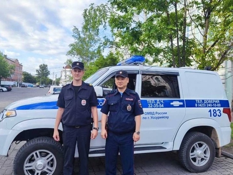 Полицейские Уссурийска помогли автомобилистке с поломкой на дороге