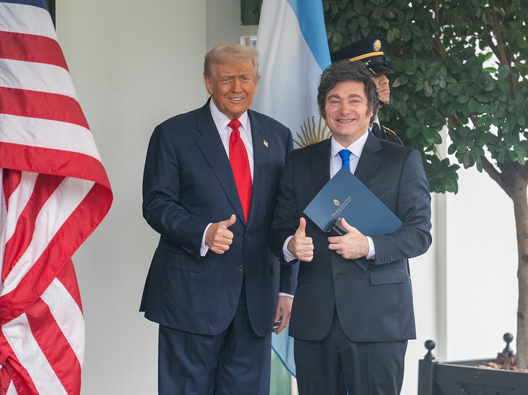 Трамп угрожает сократить американскую помощь Аргентине, если его почитатель Хавьер Милей проиграет там выборы