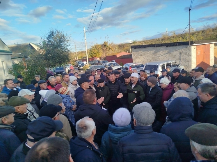 В Орловский областной Совет народных депутатов поступило два обращения от гаражных кооперативов &laquo;Луч&raquo;, в котором насчитывается более 200 граждан, и кооператива &laquo;Аргонавт&raquo;
