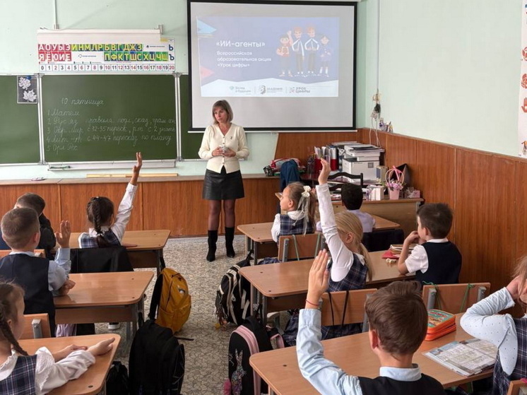 Школьникам Йошкар-Олы рассказали об ИИ-агентах на «Уроке цифры»