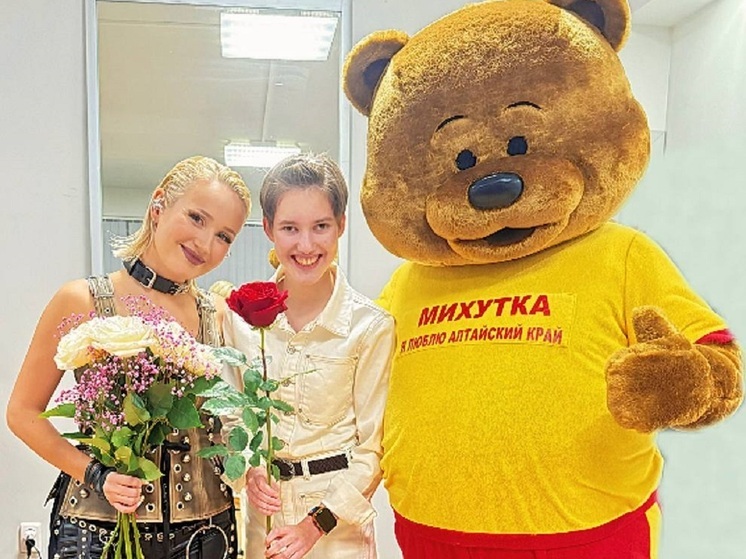 Клава Кока встретилась с особенной фанаткой перед концертом в Барнауле