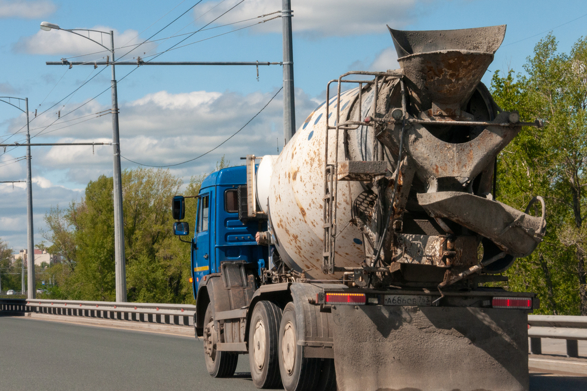 Бетономешалка насмерть раздавила молодого отца в его день рождения