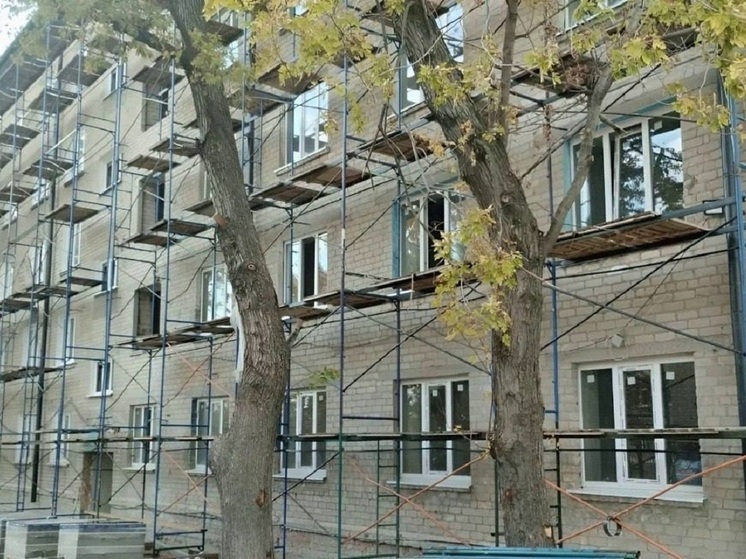 Новую кровлю получило общежитие в поселке Донбасса благодаря Ямалу