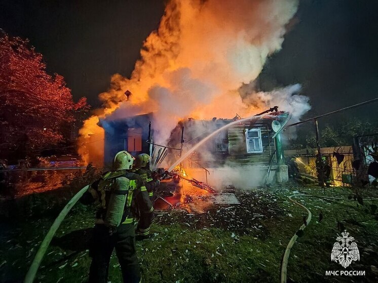 На Заварной в Туле огнеборцы ликвидировали пожар в частном доме