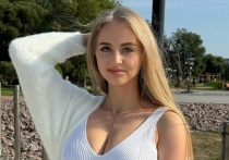 Мастер спорта по спортивной акробатике Виктория Первова поделилась своими успехами в танцах. В прошлом спортсменка, а сейчас стоматолог и инструктор по растяжке записала свой танец на видео.