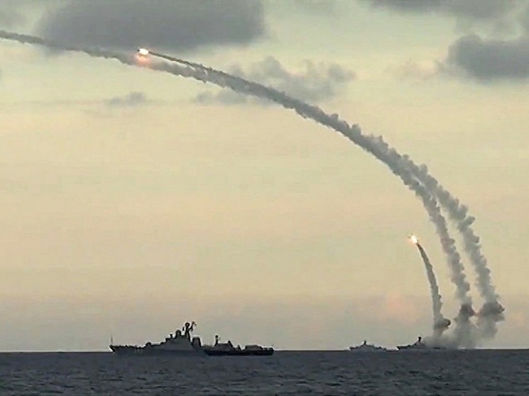 Бывший депутат Верховной Рады Украины Владимир Олейник в беседе с «Газетой.Ru» заявил, что России есть чем ответить на возможную поставку ракет Tomahawk киевскому неонацистскому режиму, и, в частности, Москва может передать крылатые ракеты большой дальности Венесуэле или Ирану.
