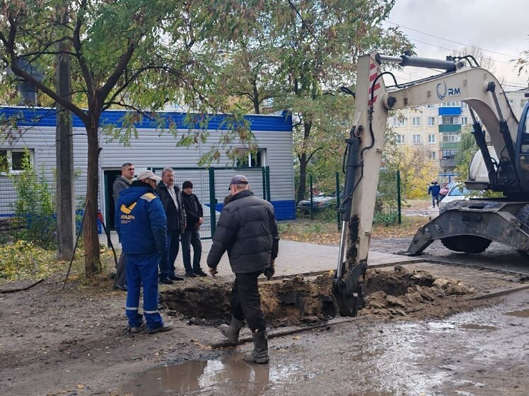 В Курске энергетики устранили аварию на теплотрассе в микрорайоне Волокно