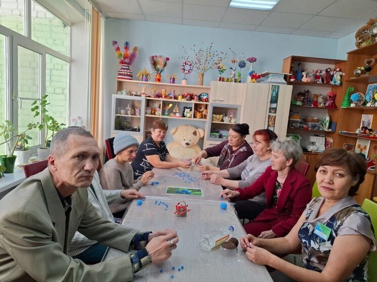 Югорские пенсионеры создали «ягодные» композиции в рамках нацпроекта «Семья»