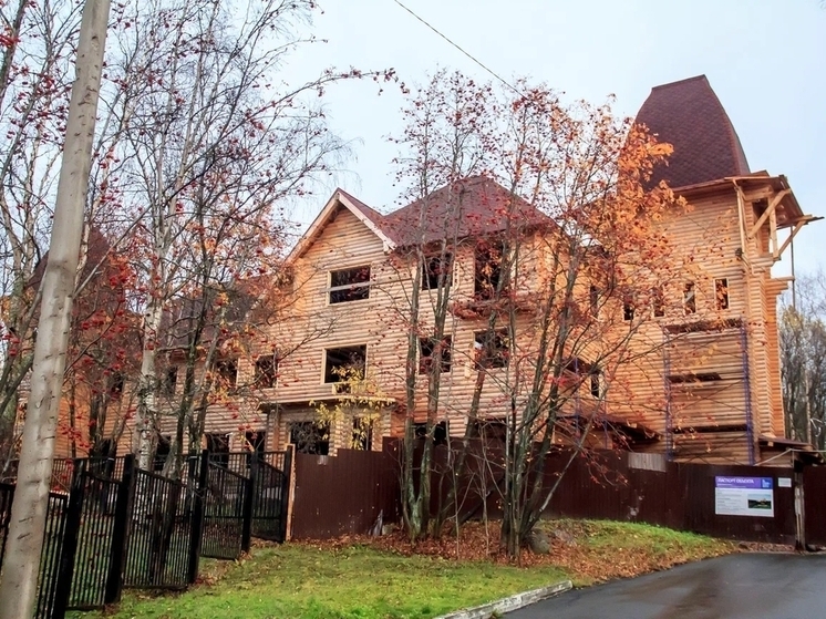 В Мурмашах отремонтируют здание бывшей гостиницы «Русалочка»