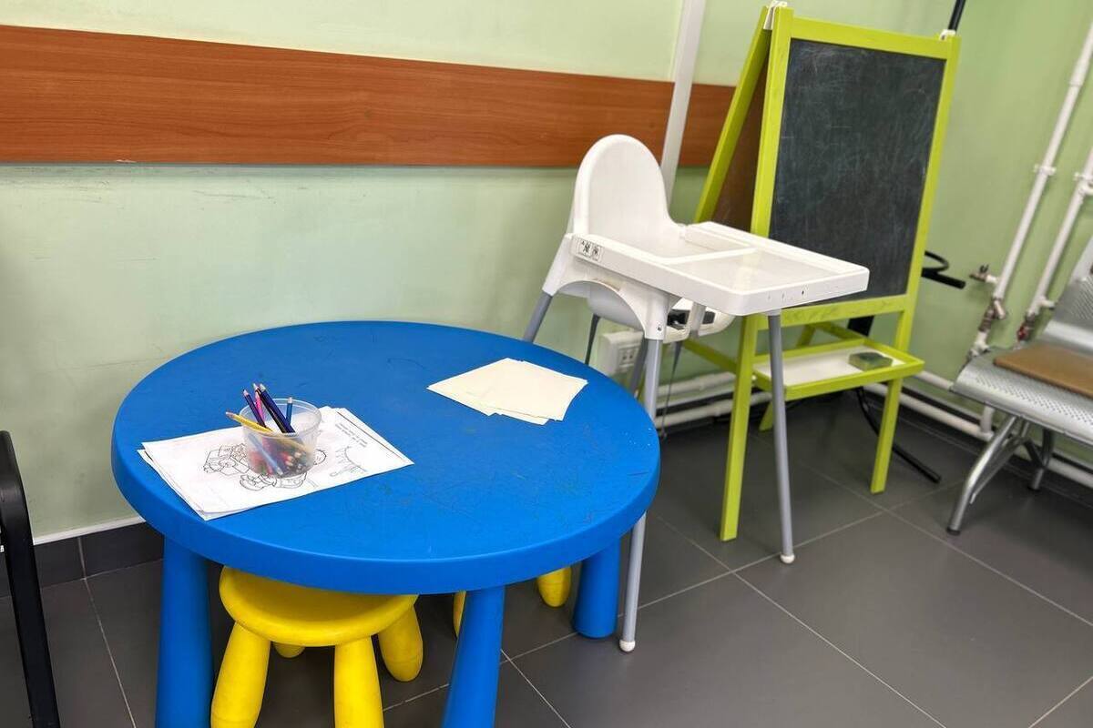 Воспитанники детских садов в Петербурге гуляли на площадках без навесов