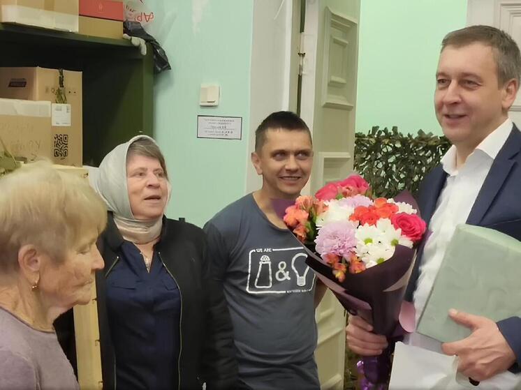 Павел Федоров поздравил волонтера из Алексина Рудову с 80-летним юбилеем