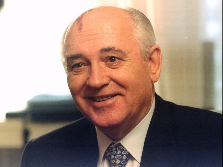 Нобелевский комитет 35 лет назад объявил о присуждении премии мира Михаилу Горбачеву