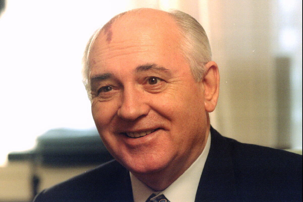 &quot;Оценивается большинством населения негативно&quot;: как страна восприняла награждение Горбачева Нобелевской премией мира