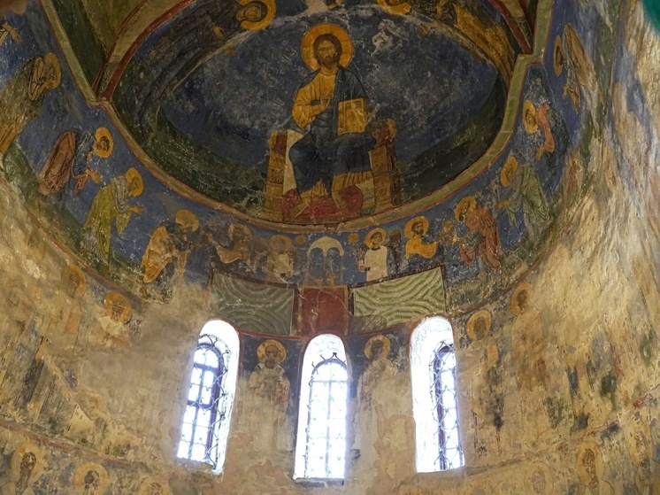 Уникальные фрески XII века увидят псковичи на экскурсии по Спасо-Преображенскому собору Мирожского монастыря