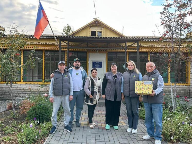 Волонтеры акции «Семейный Лес» передали сладкие подарки воспитанникам «Рябинки»