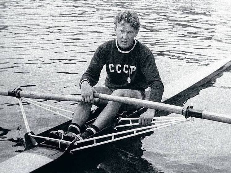 В прокат вышла спортивная драма «Первый на Олимпе» о жизни двукратного олимпийского чемпиона ленинградца Юрия Тюкалова. После того как с громадным успехом по экранам страны прошло «Движение вверх», посвященное победе советских баскетболистов над сборной США на Олимпиаде‑1972, режиссеры наперебой стали обращаться к спортивной тематике.