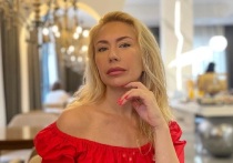 Выступавшая в танцах на льду фигуристка Анастасия Гребенкина показала смелый наряд, в котором побывала на светском мероприятии. 