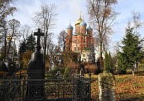 Осень вступает в свои права, и 16 октября наступает день, который в народном календаре метко прозвали Денис Позимний. Считалось, что в это время граница между мирами истончается, и нечистая сила устраивает свой осенний шабаш. Православные же в этот день чтят память великого мыслителя и священномученика Дионисия Ареопагита. Чтобы этот день прошел мирно и безопасно, стоит не забывать о давно сложившихся народных обычаях. 