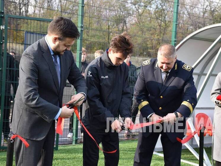 Делегация Минобрнауки РФ открыла новое спортивное пространство в Алчевске