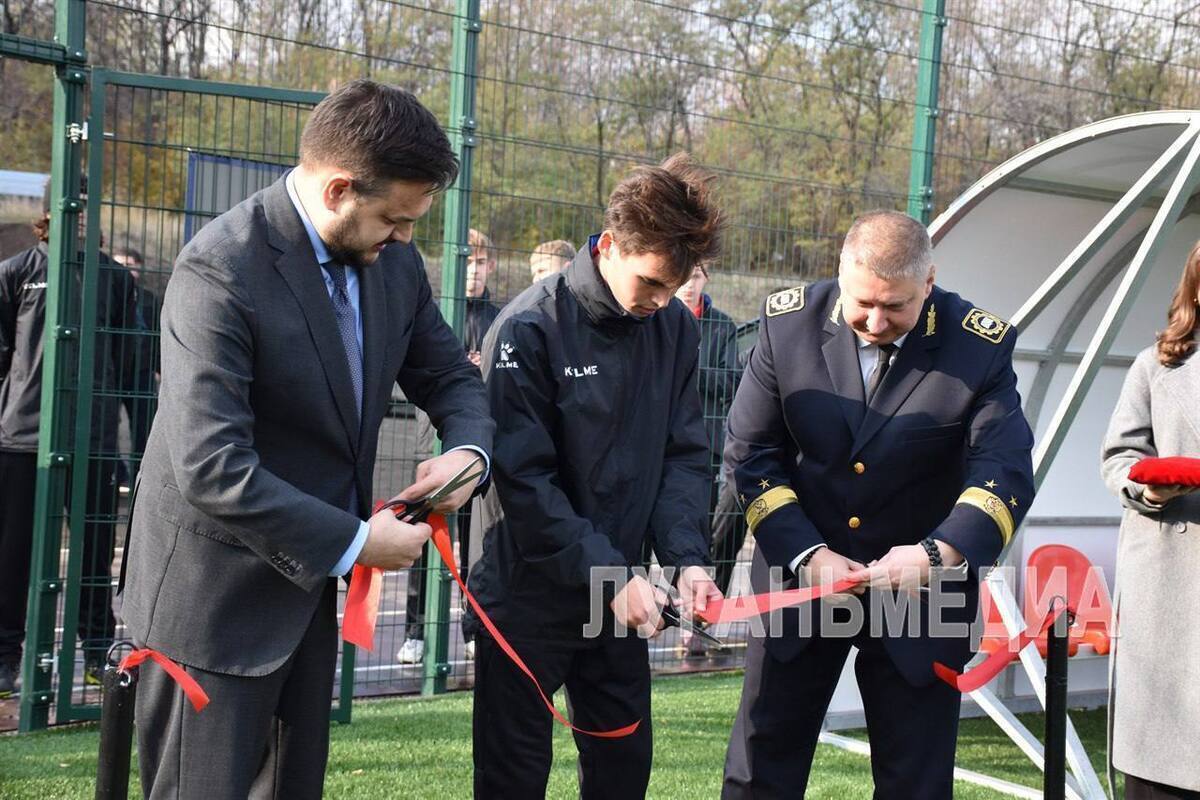 Делегация Минобрнауки РФ открыла новое спортивное пространство в Алчевске