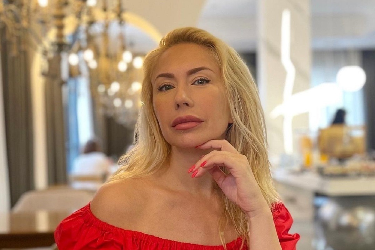 Фигуристка похвасталась фигурой