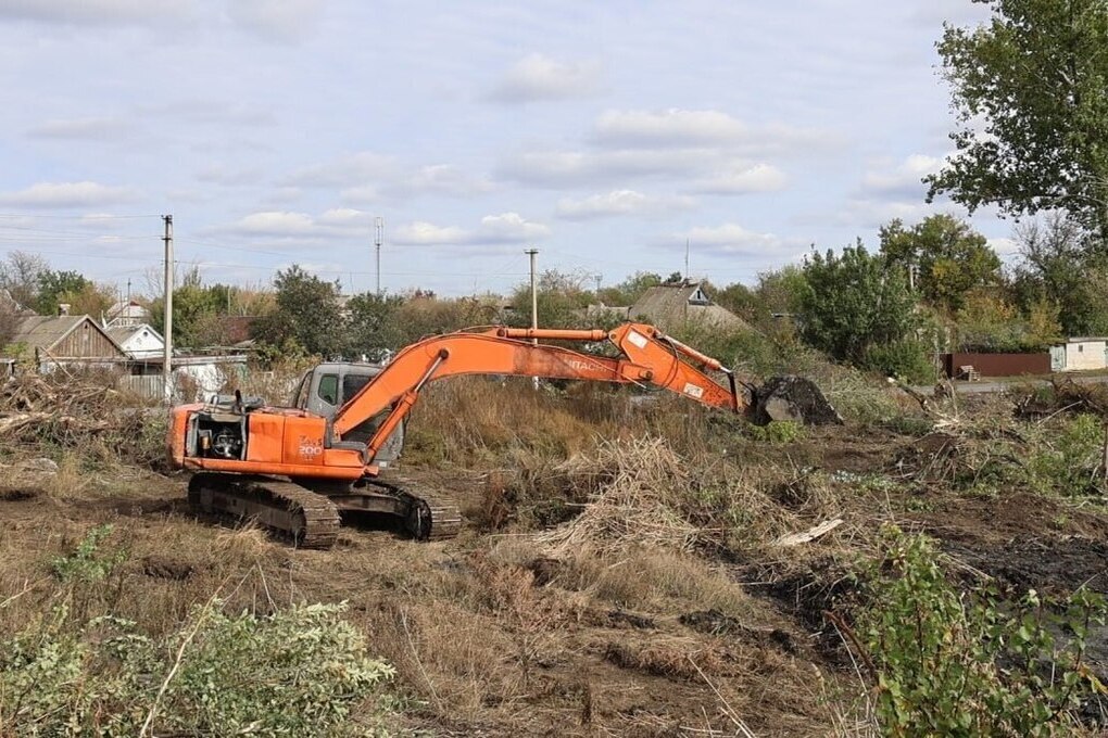 В ДНР продолжают расчищать русло реки Кальмиус