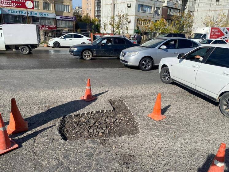 В Махачкале начались работы по ямочному ремонту дорог